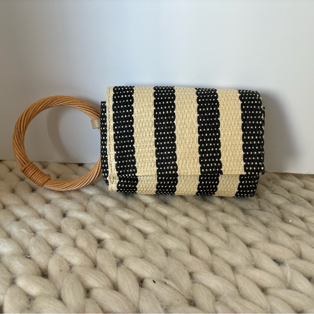 WOVEN BRACELET CLUTCH BAG